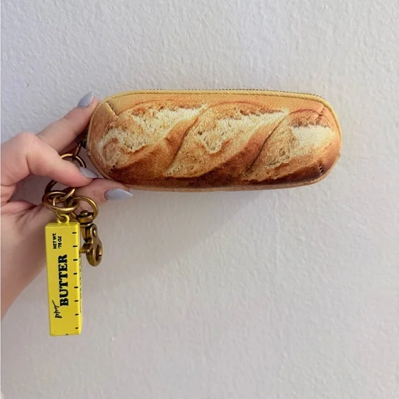 NWOT Betsey Johnson Baguette About It Coin Purse - Picture 1 of 3